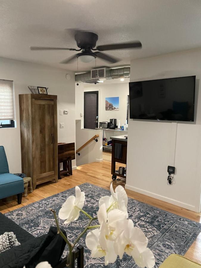 The Upper Room At Casa1022 Compound 앨버커키 외부 사진